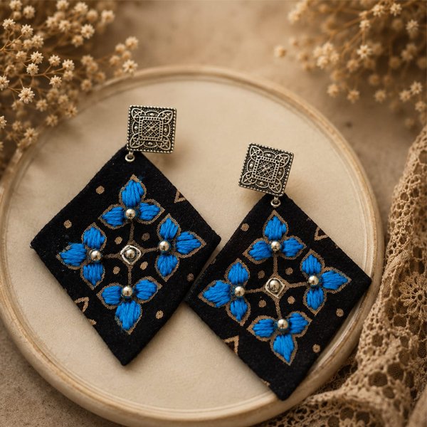 Midnight-Petal-Cloth-Earrings2